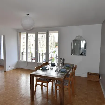 Au Pied De La Basilique Apartment